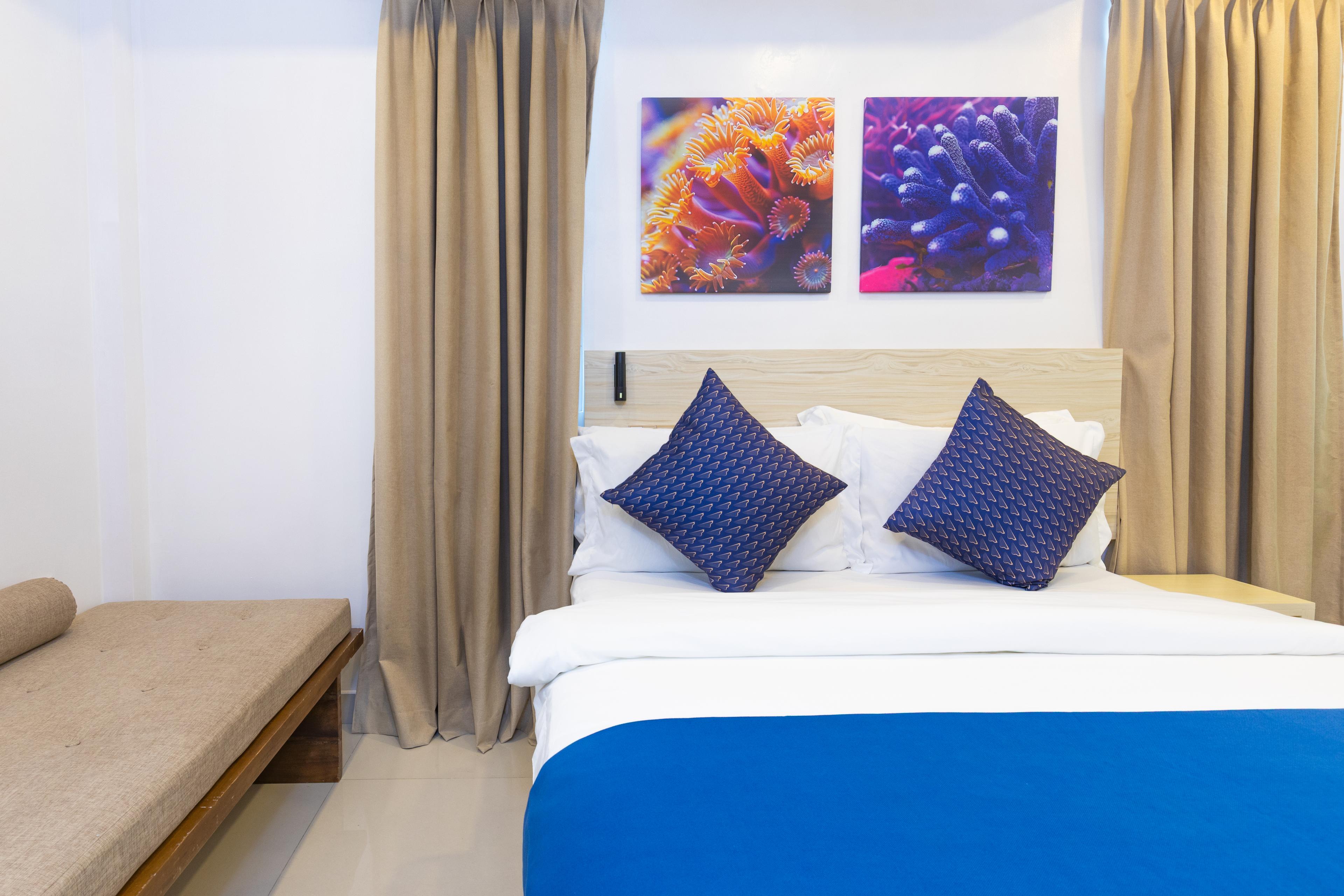 Deluxe Double detail 1